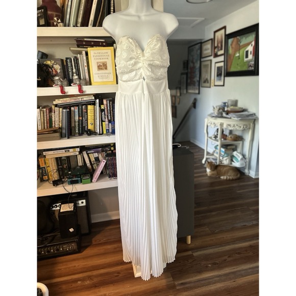 Flying Tomato White Sleeveless Jumpsuit Size LG‎ Wedding Bride Pleats Wide Leg - Picture 1 of 10